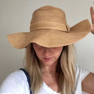 Floppy straw sun hat